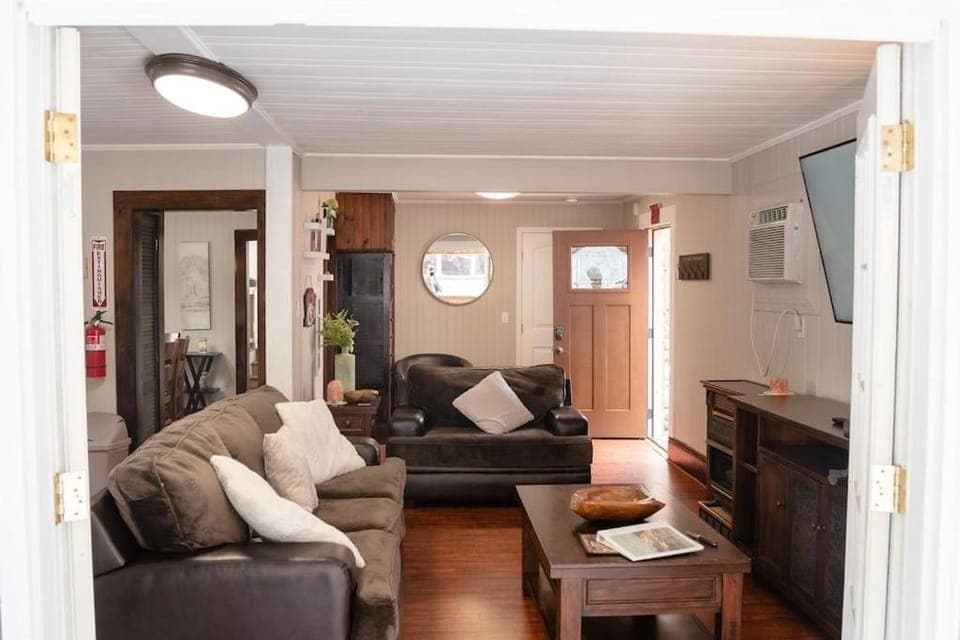 Waterfront Retreat on Main St Apartment in Chimney Rock