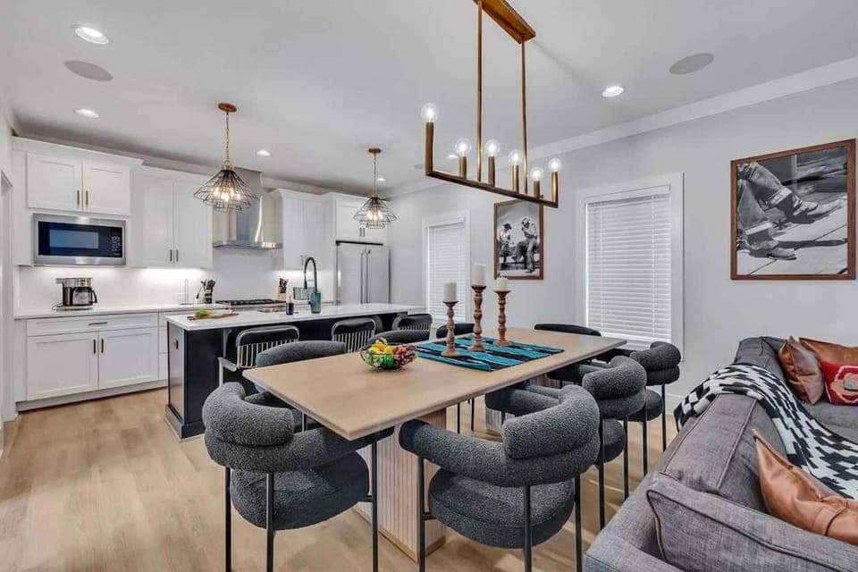 Ensemble-4 Unit Combo-8 mins to Broadway House in Berry Hill