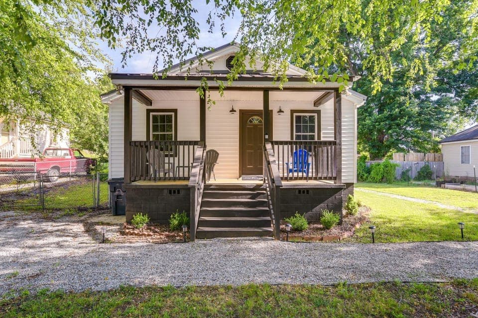 Charming Greenville Home w/ Yard: 3 Mi to Downtown House in Greenville