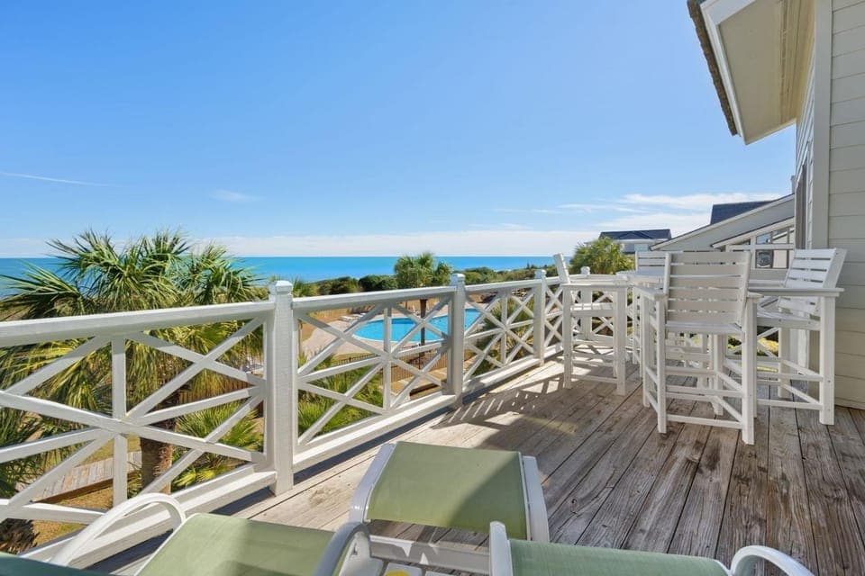 On the Beach villa by Peace Vacations Apartment in Debordieu