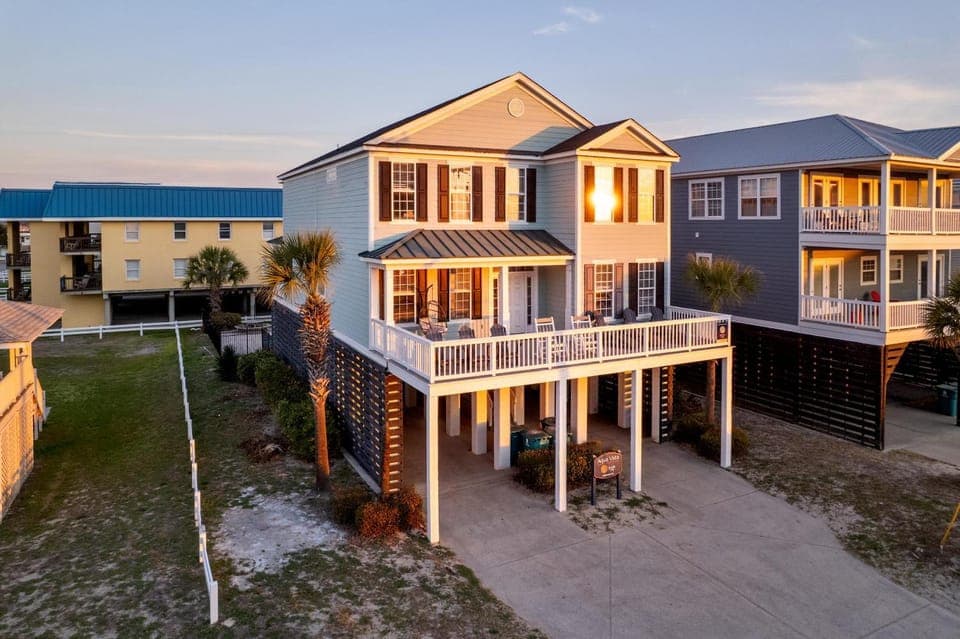 Aqua Vista House in Garden City