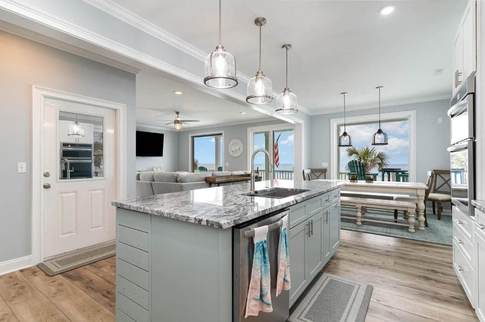 TV and multimedia, Kitchen or kitchenette, Dining area, dishwasher, oven, stove