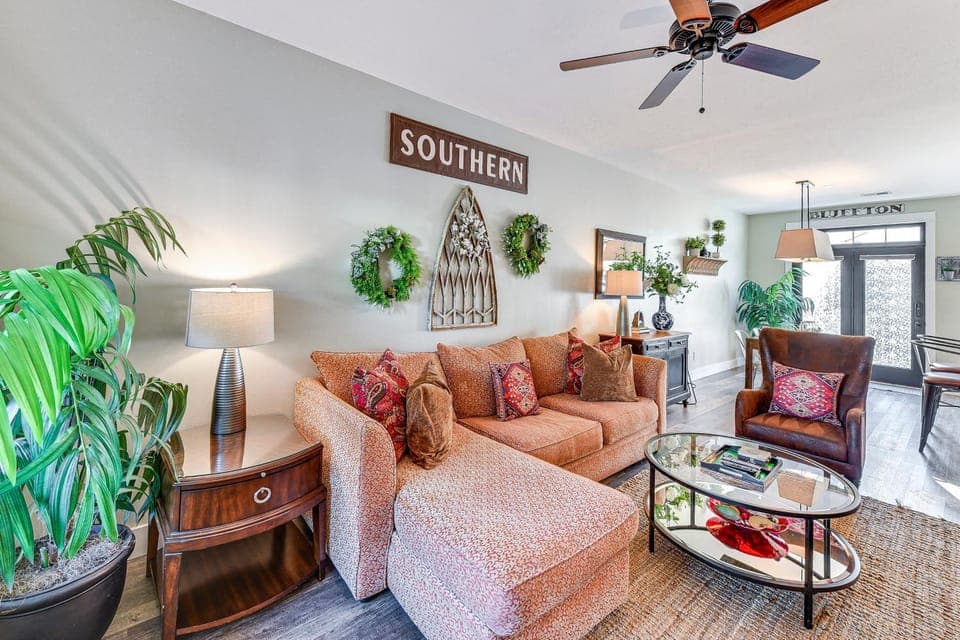 1 Mi to Old Town: Cheerful Bluffton Townhome! House in Bluffton