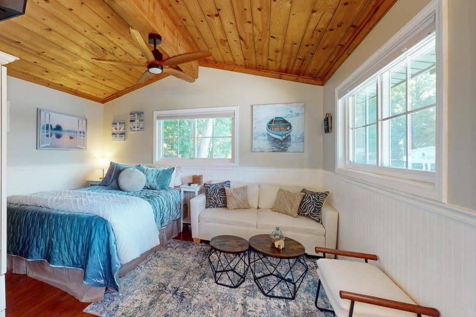 Little Lake Cottage Hotel in Lake Lure