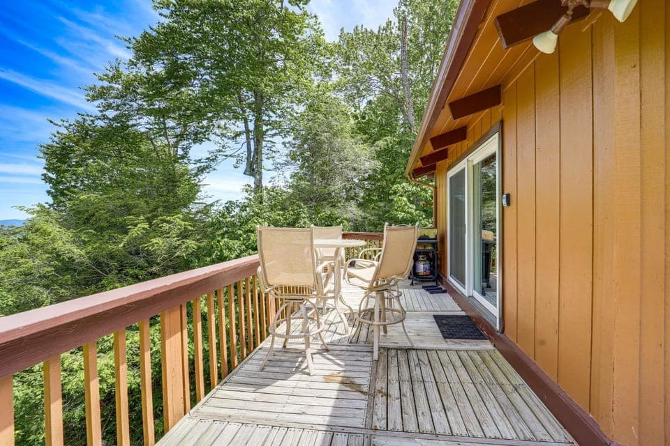 Ski, Hike! Family-Friendly Beech Mtn Cabin w/ Deck Cabin in Beech Mountain
