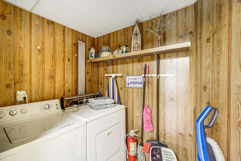Ski, Hike! Family-Friendly Beech Mtn Cabin w/ Deck Cabin in Beech Mountain