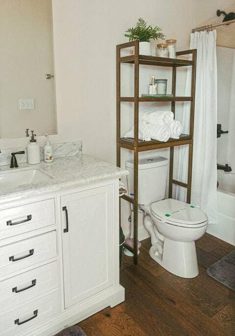 Historic Freshly Renovated 8-Bedroom Townhomes - Downtown Loudon Apartment in Watts Bar Lake