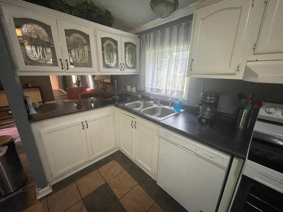 Cozy 3BR cabin with AC and Wi-Fi Fully Fenced Cabin in Memphis