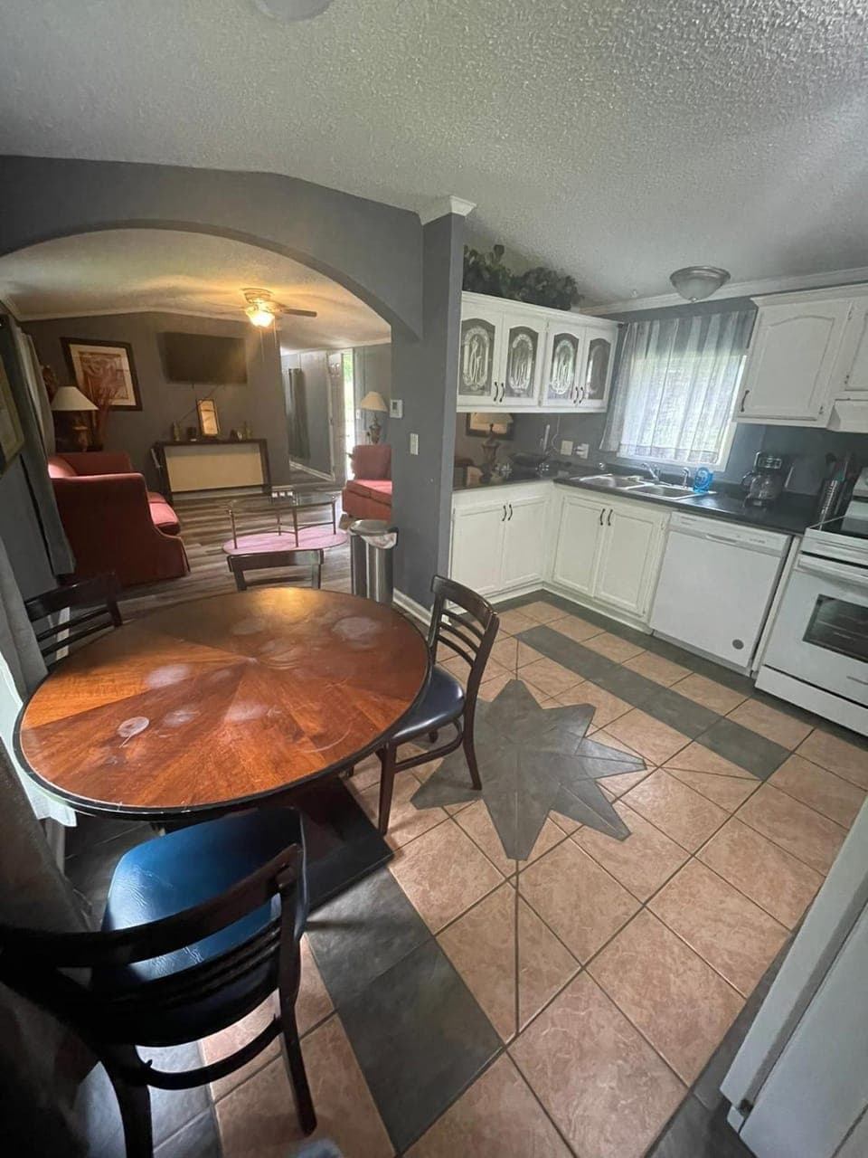 Cozy 3BR cabin with AC and Wi-Fi Fully Fenced Cabin in Memphis