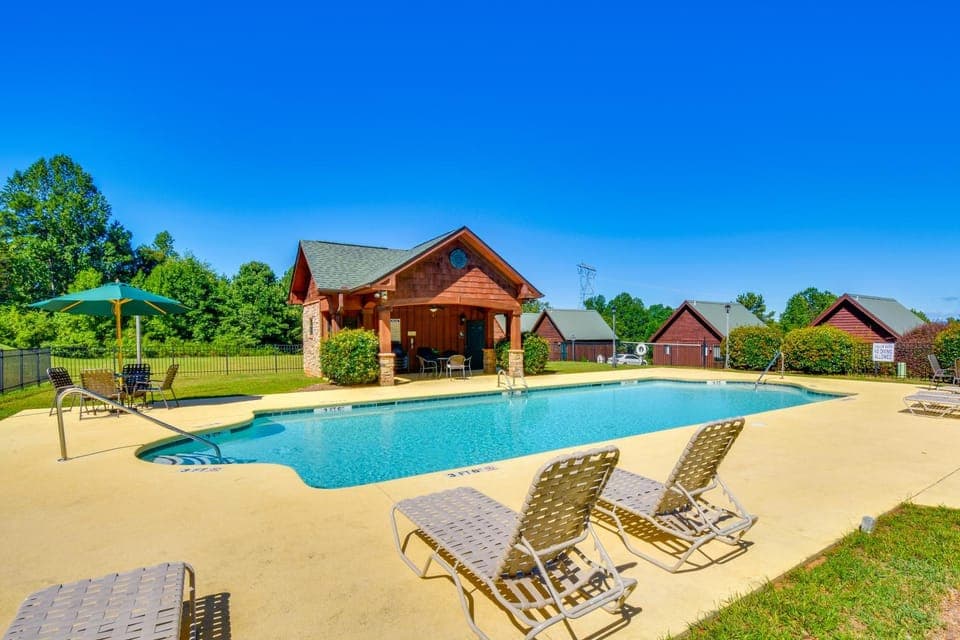 Walk to Lake Keowee: Idyllic Six Mile Cabin! Cabin in Lake Keowee
