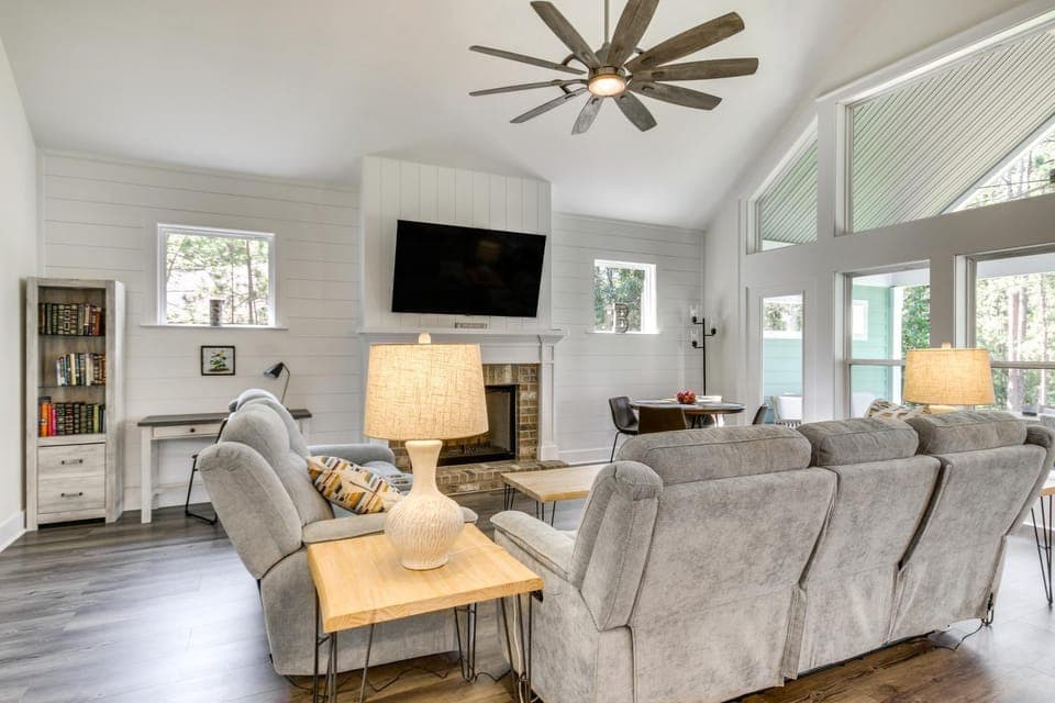 Lakefront McCormick Retreat w/ Patio & Views House in Clarks Hill Lake