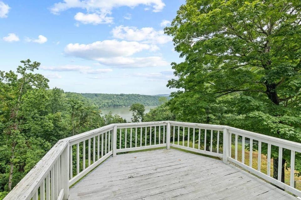 Breathtaking Lake Views 6 mi from Sunset Marina! House in Tennessee
