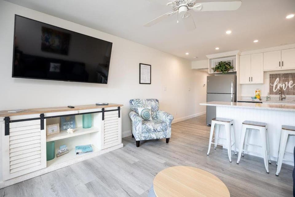 229 Breakers Villa in Coligny Beach