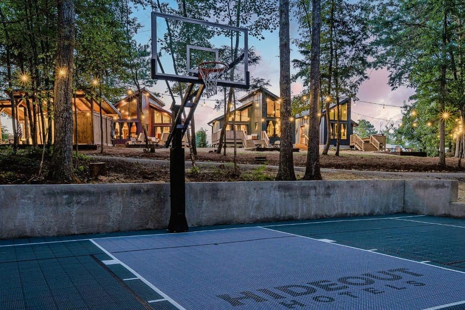 Tennis court, Evening entertainment