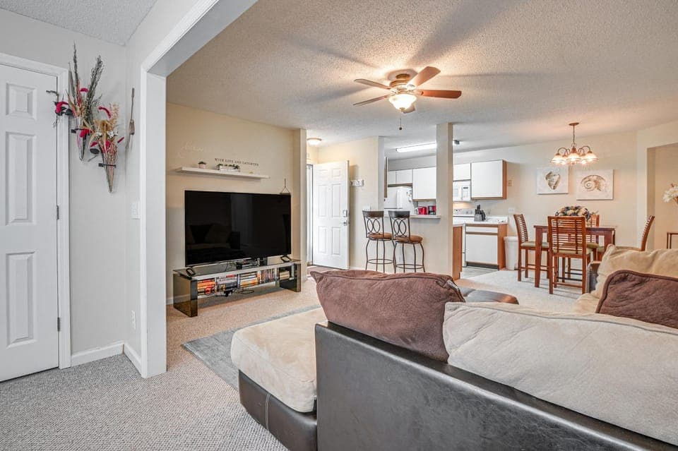 Pool Access & 2 Mi to Ocean: Myrtle Beach Condo! House in Garden City