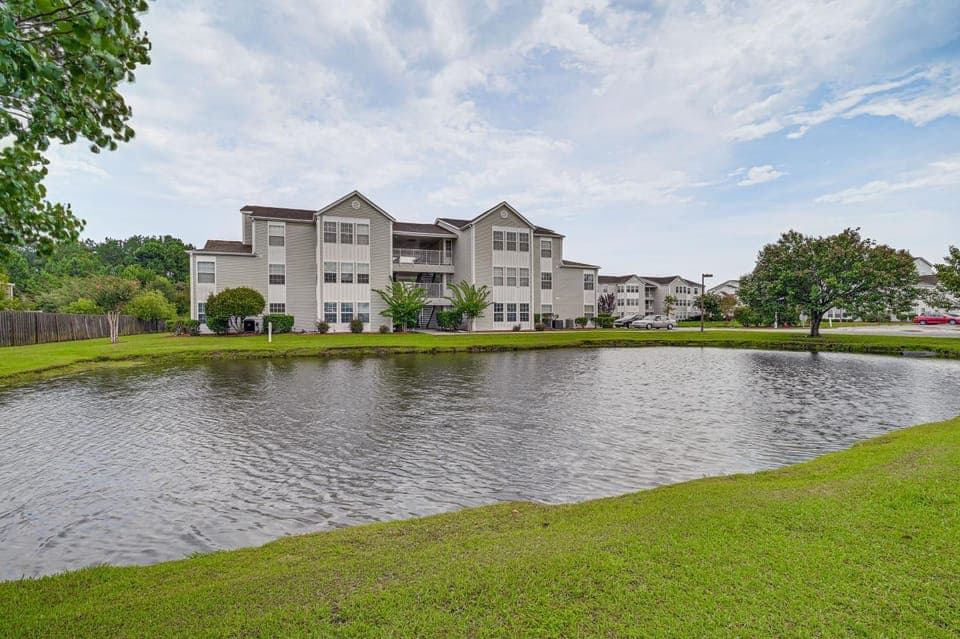 Pool Access & 2 Mi to Ocean: Myrtle Beach Condo! House in Garden City