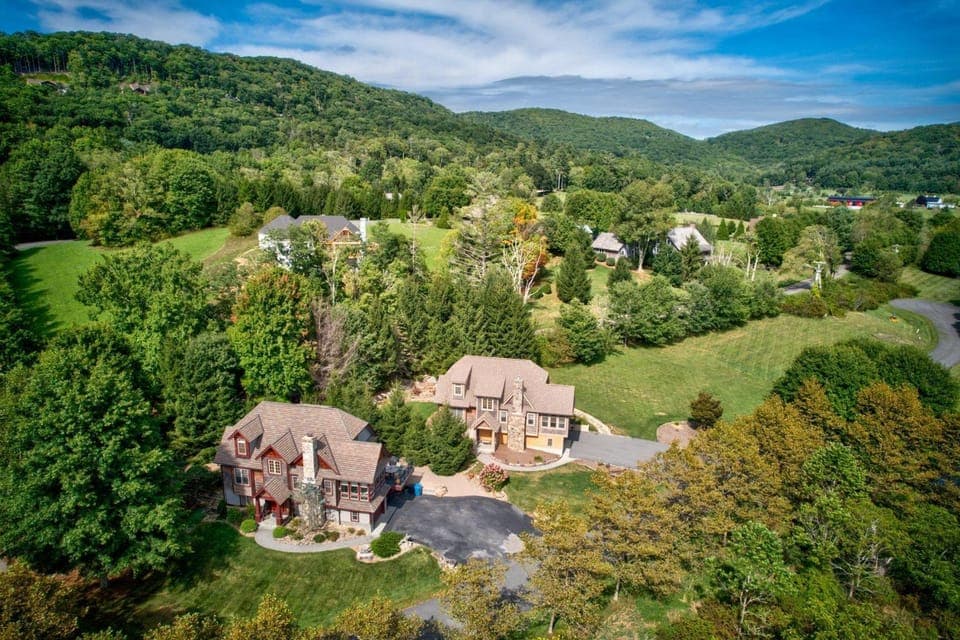 Creekside Hideaway at The Farm House in Banner Elk