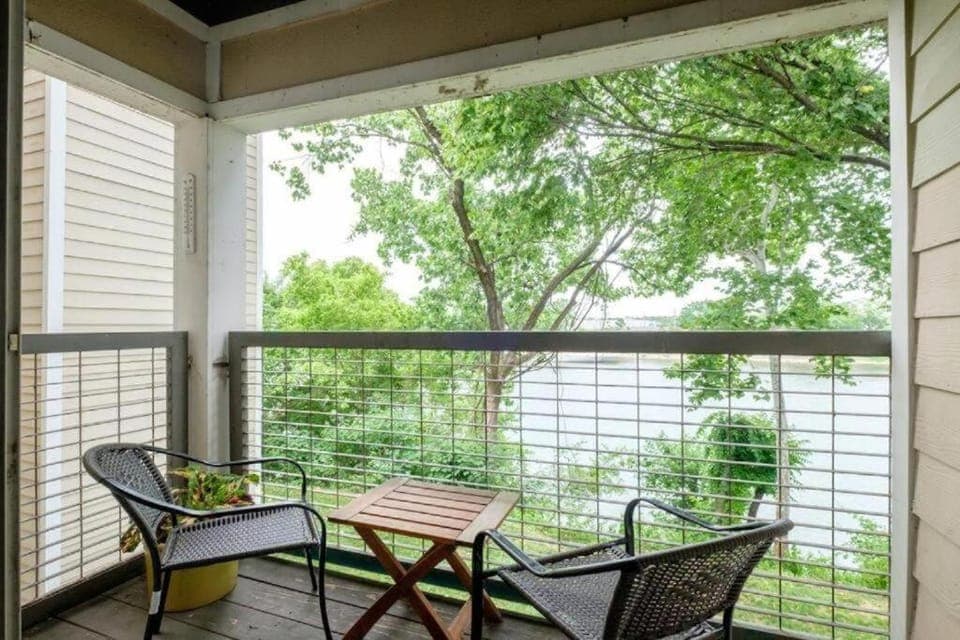 Riverfront Condo Near Downtown Apartment in East Nashville