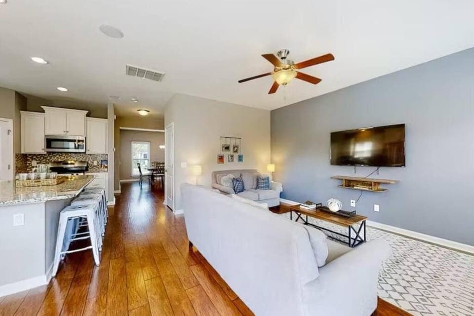 Communal lounge/ TV room, TV and multimedia, Living room, Evening entertainment