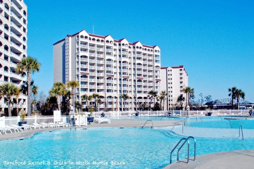 Pet Friendly Golf Paradise w Huge Pool and Hot Tub House in North Myrtle Beach