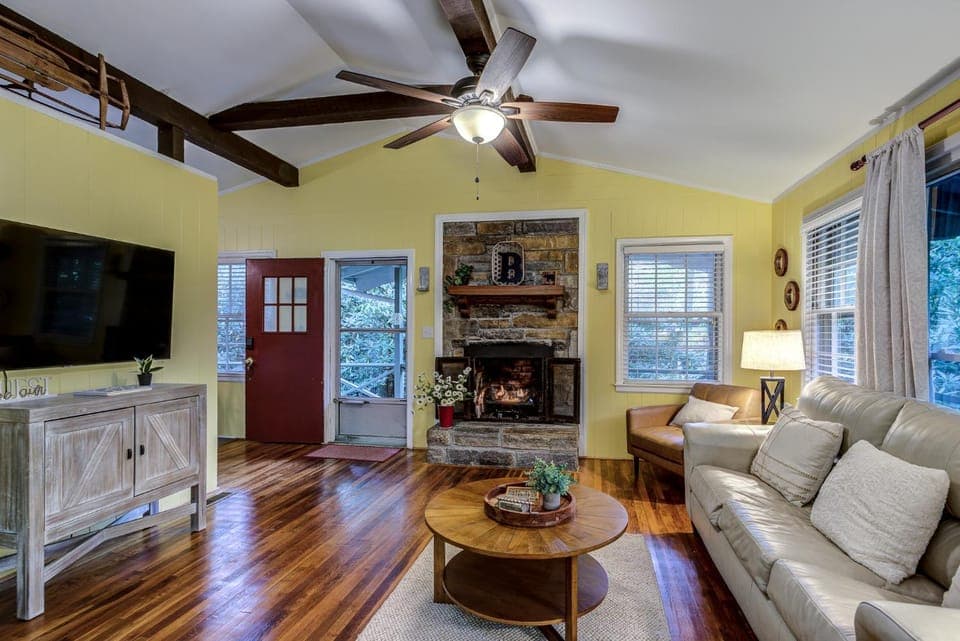 TV and multimedia, Living room, fireplace