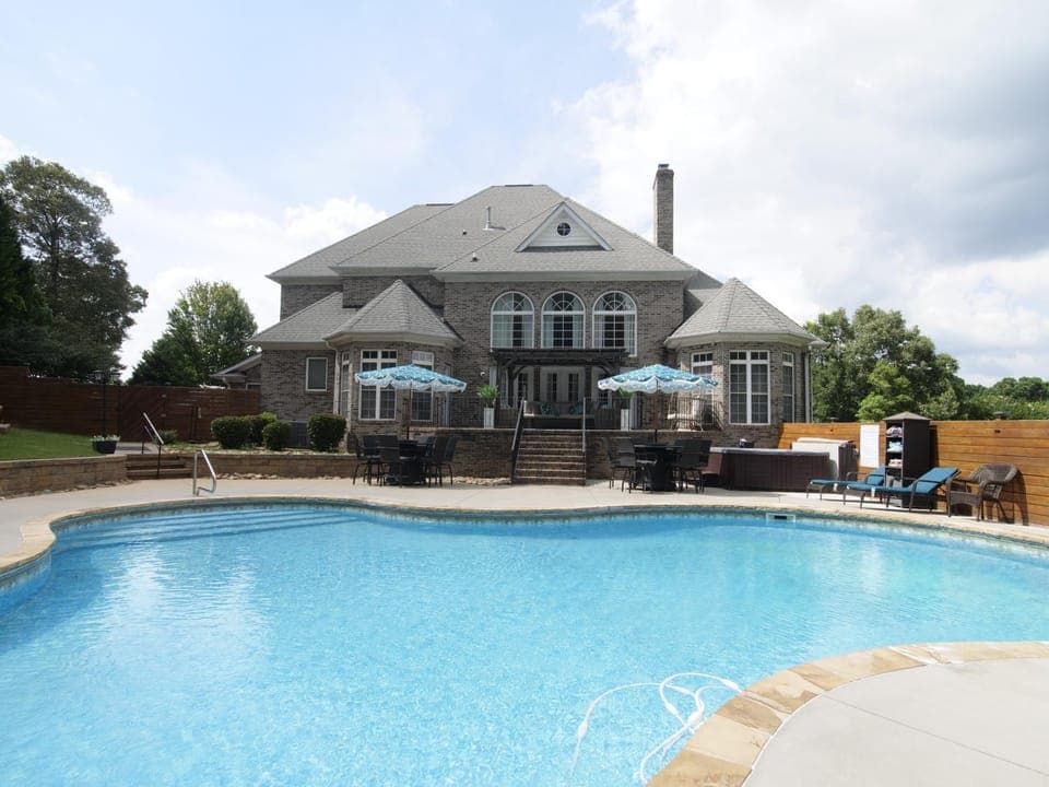 Swimming pool