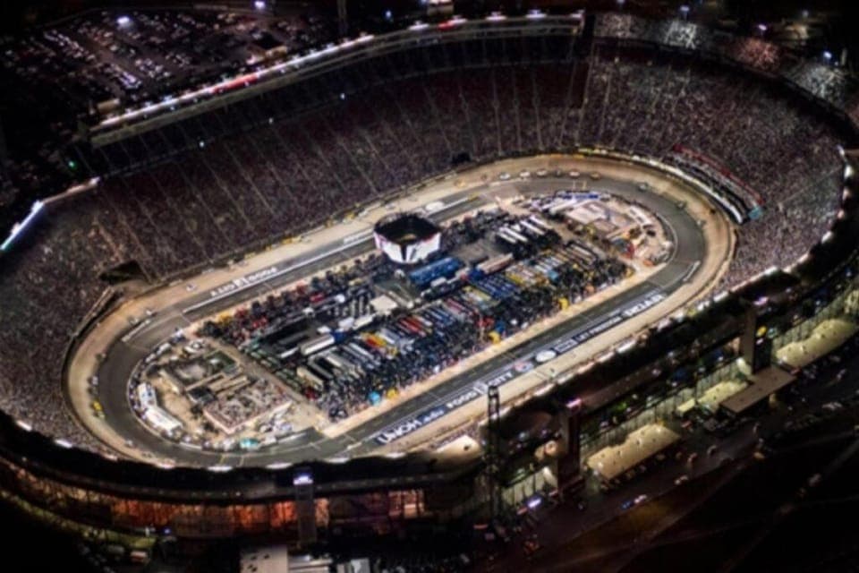 Night, Bird's eye view, Entertainment