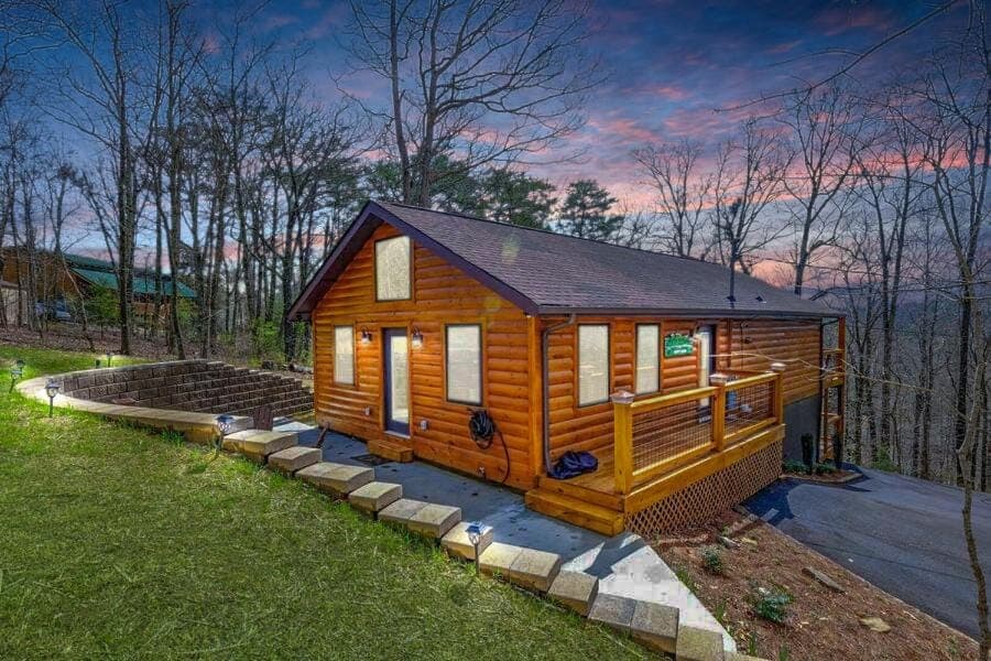 Misty Morn By Colonial Properties Chalet in Pigeon Forge