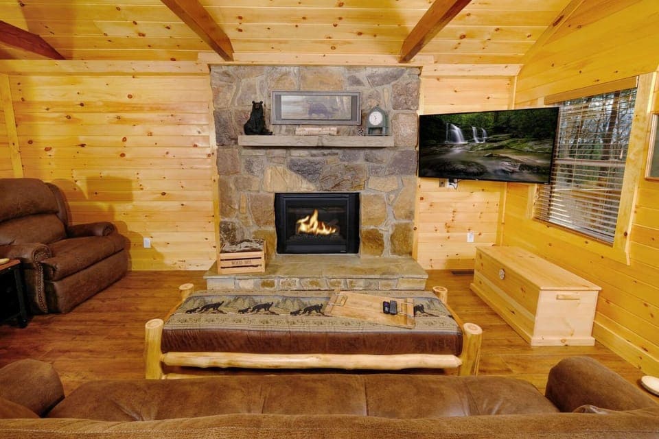 Misty Morn By Colonial Properties Chalet in Pigeon Forge