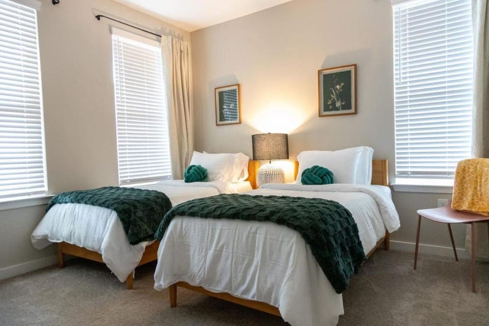 3 BR Delight: Sleeps 6 | UGA | Prime Location | Long Stays Apartment in Athens