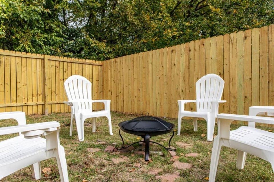 90s Crib -2bed 1bath, Funky Vibe, Central Location House in Murfreesboro