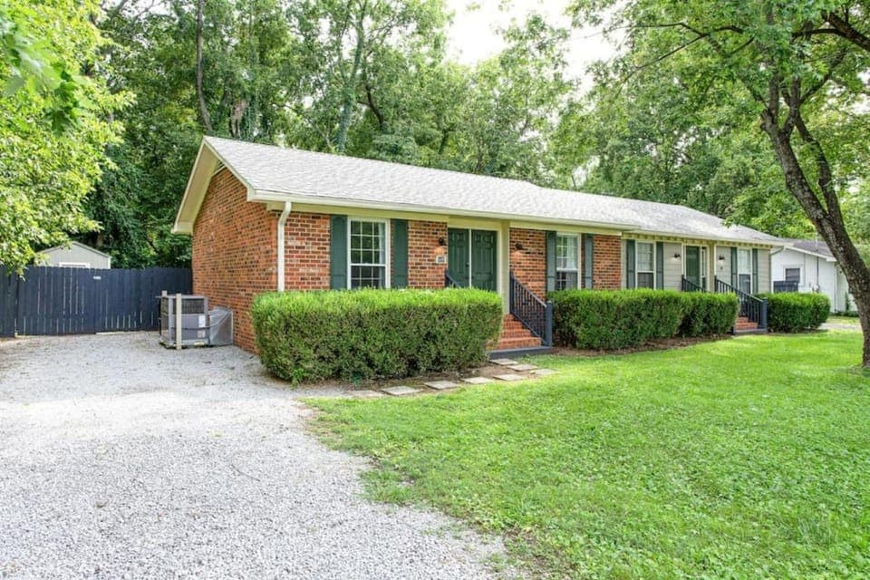 Sunset Stay Pet Friendly 2bed 1 bath House in Murfreesboro