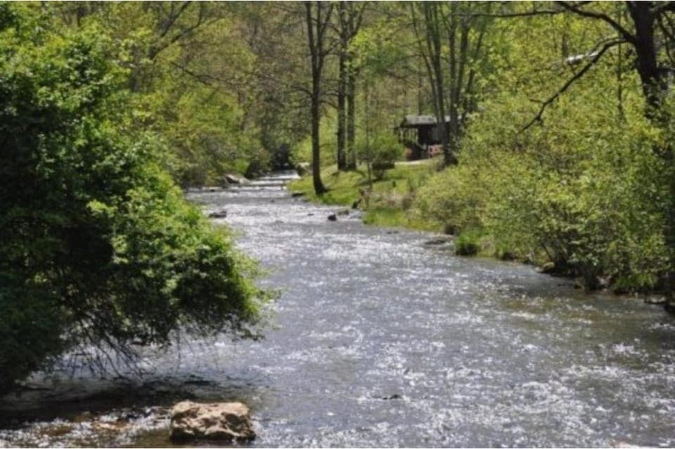 Paradise Valley Lodge House in Swain County