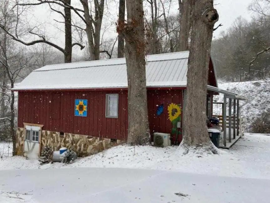 Moonshine Creek Retreat House in Swain County