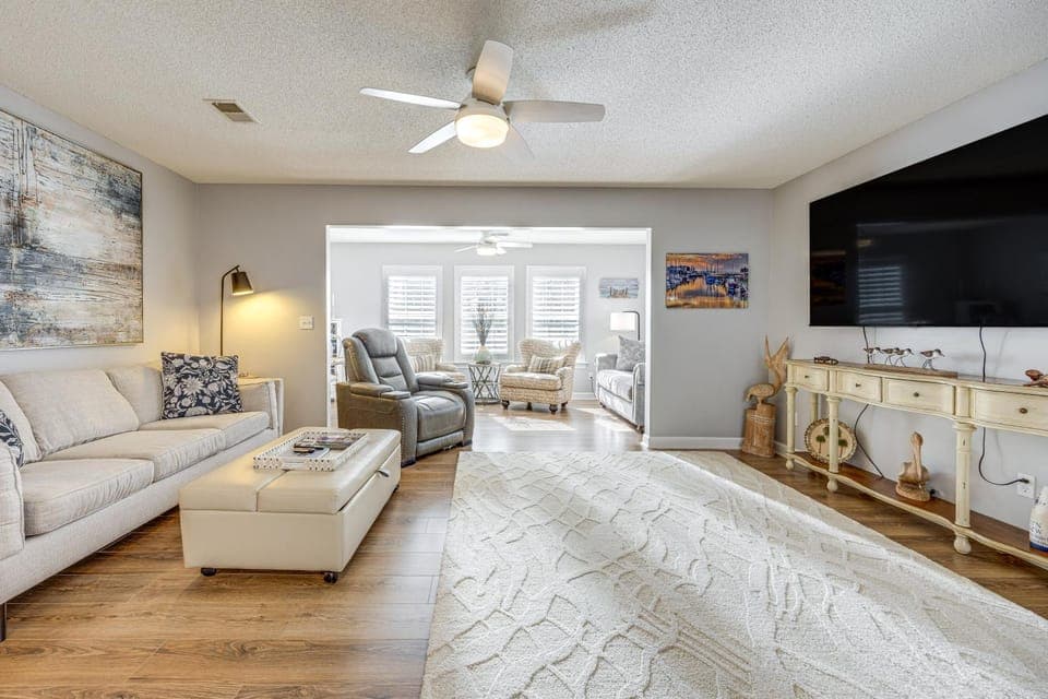 4 Mi to Brookgreen Gardens: Murrells Inlet Condo House in Murrells Inlet