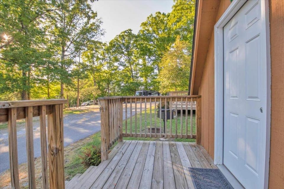 Cozy Cabin Near Dollywood with Parking Cabin in Pigeon Forge