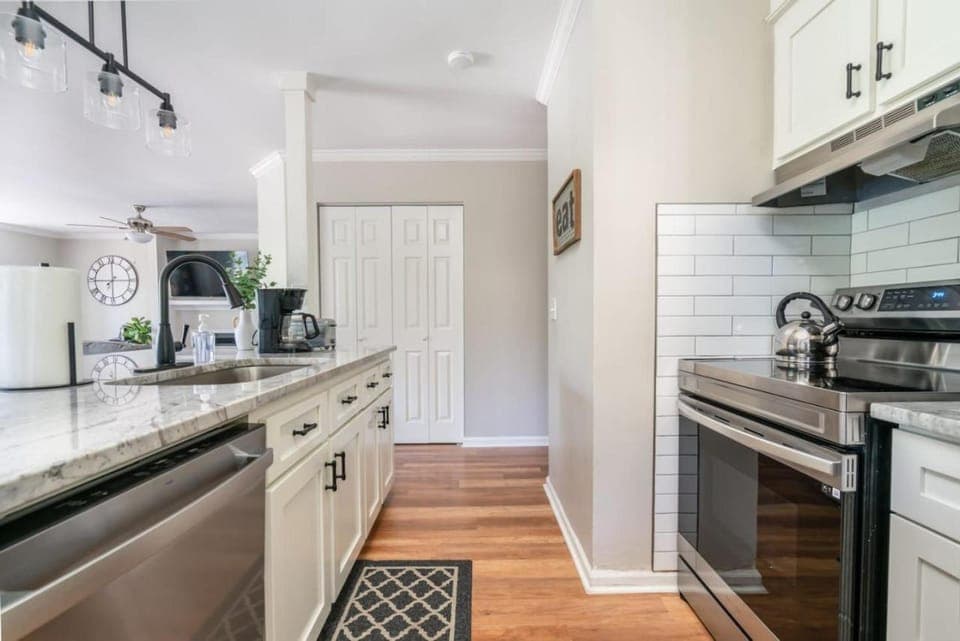 Kitchen or kitchenette