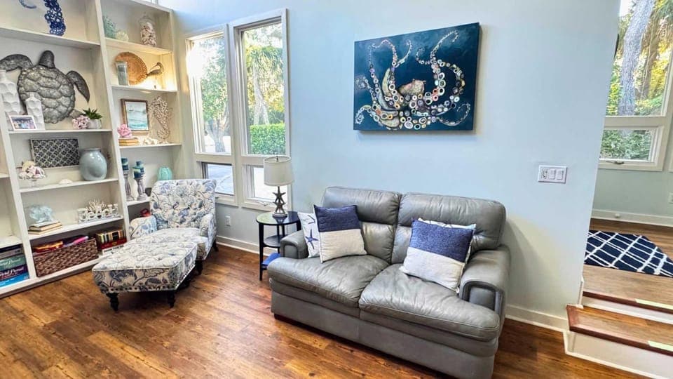 6 Bedroom 4 Bath - Private Pool Close to Beach -HK House in South Forest Beach