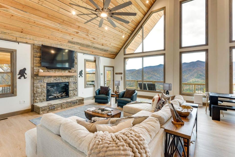 Nantahala Forest Cabin w/ Fire Pits & Hot Tub! Cabin in Tennessee
