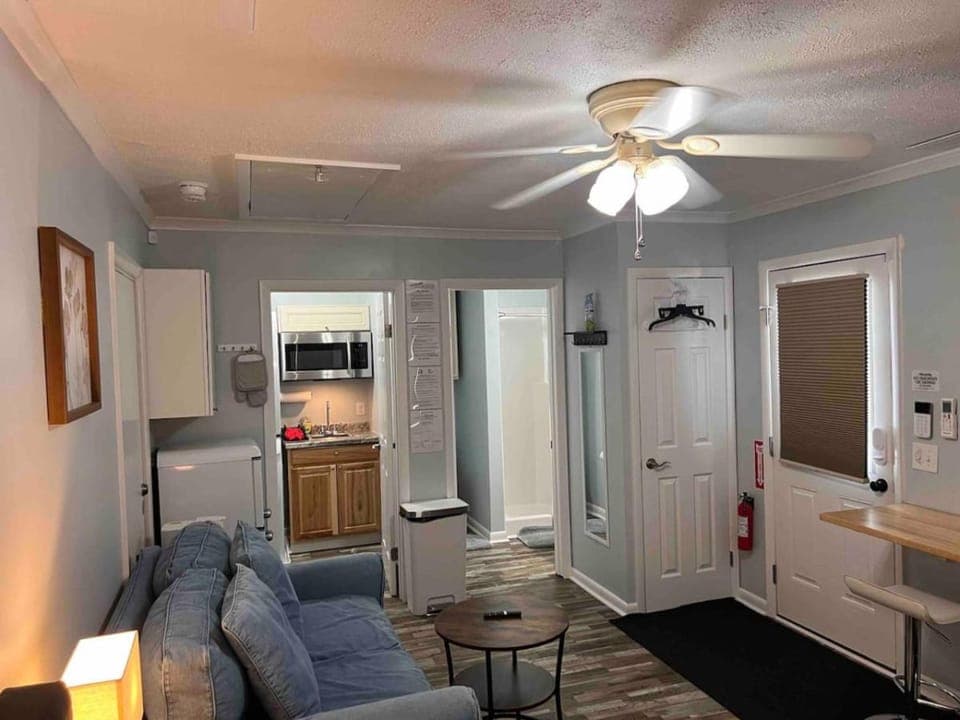 Cozy Studio Retreat. Pet Yes Apartment in Beaufort