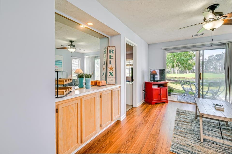 Myrtle Beach Condo w/ Pool Access: 5 Mi to Ocean House in Carolina Forest