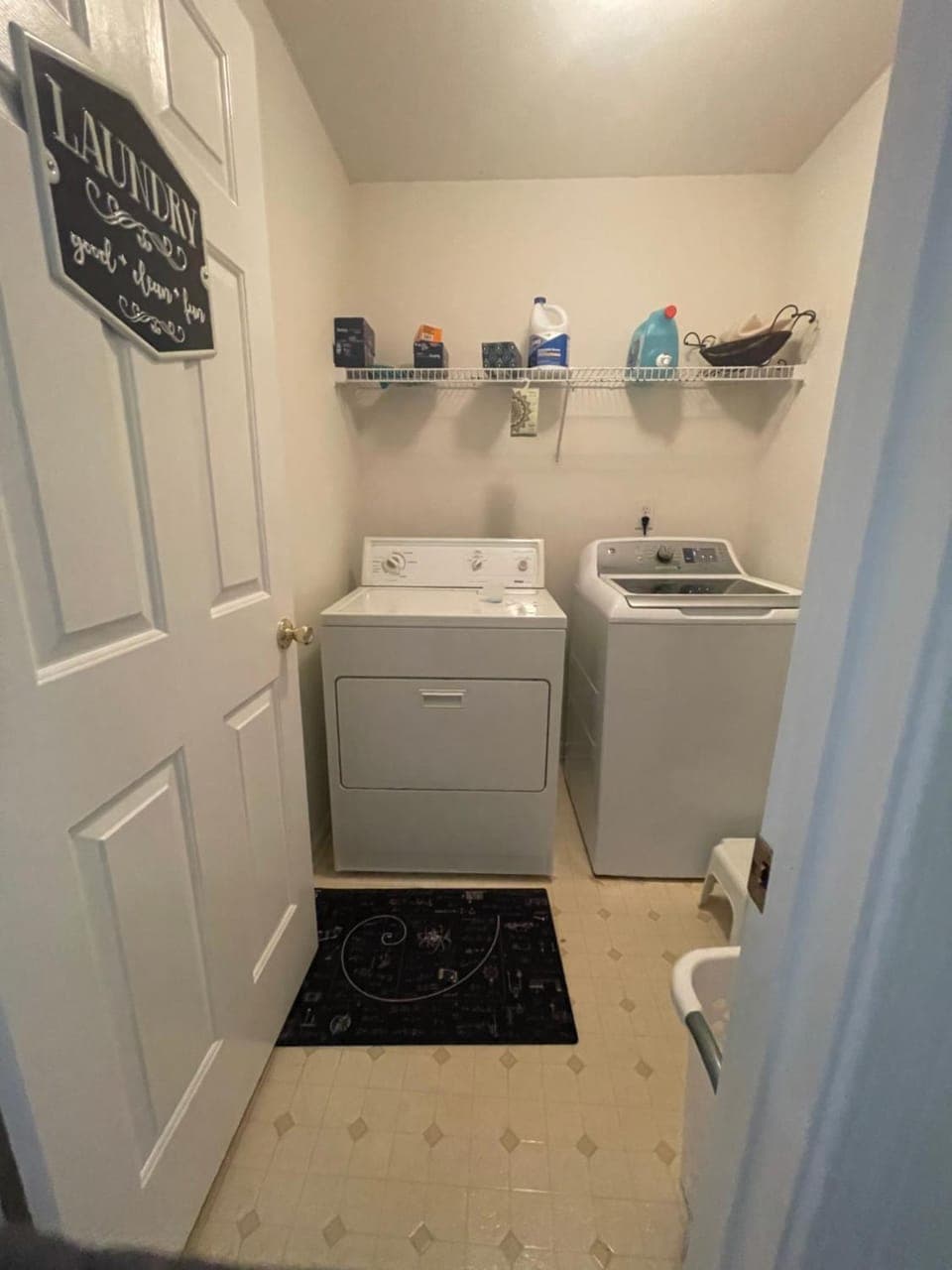 Charming Entire 3 Bedrooms House with AC and Wifi House in Huntersville