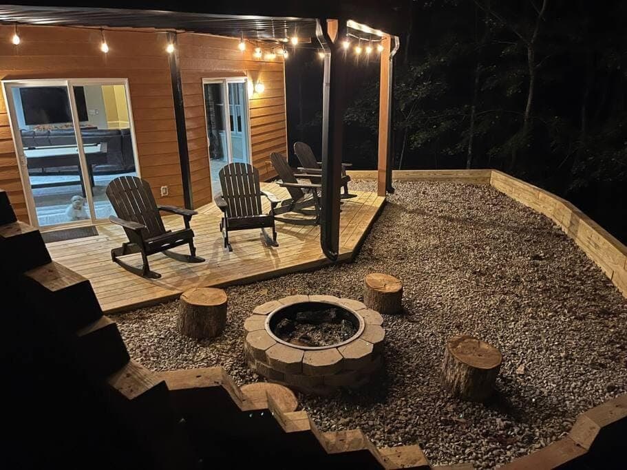 Helen, GA Bear Paw Haus 4 bdrm, sleeps 10, fire pit, pool table, on Golf course House in Helen