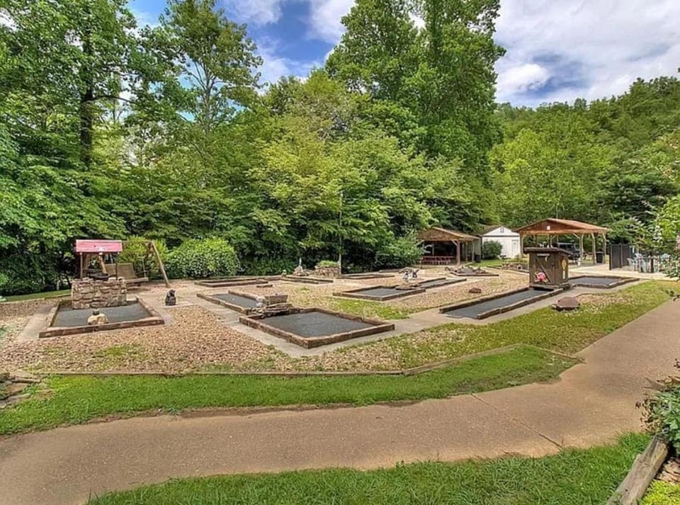 Mountain Creek camper Campground/ 
RV Resort in Sevier County