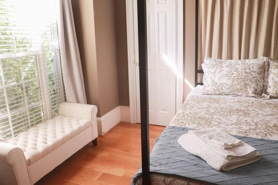 Classic City Retreat Five Points Golf Athens Walk House in Athens