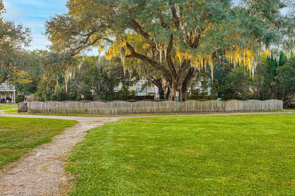 Townhome 3 Mi to Wescott Park & Golf Course! House in Summerville