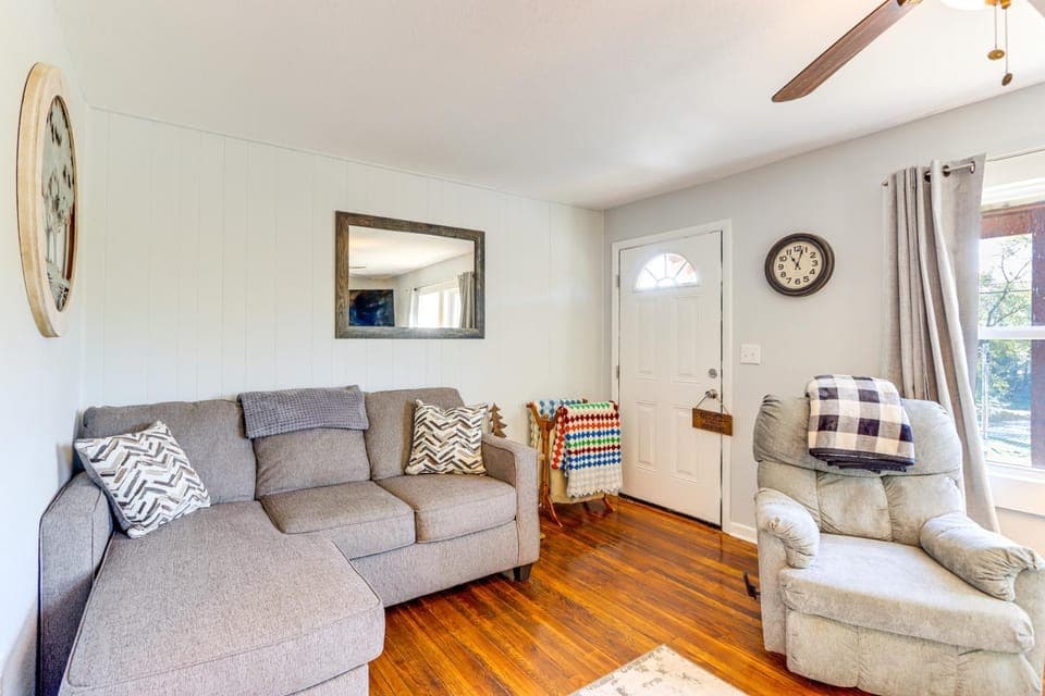 < 1 Mi to Dtwn: Pet-Friendly Cabin in Murphy! Cabin in Murphy