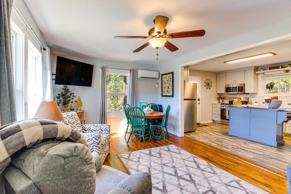 < 1 Mi to Dtwn: Pet-Friendly Cabin in Murphy! Cabin in Murphy