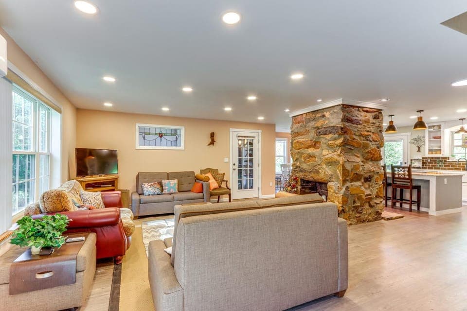 Historic Dahlonega Home w/ Hot Tub & Porch! House in Union County