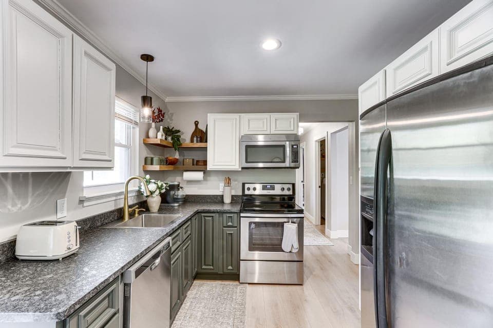 Modern Retreat w/ Fire Pit Near Harrison Bay! House in Hixson